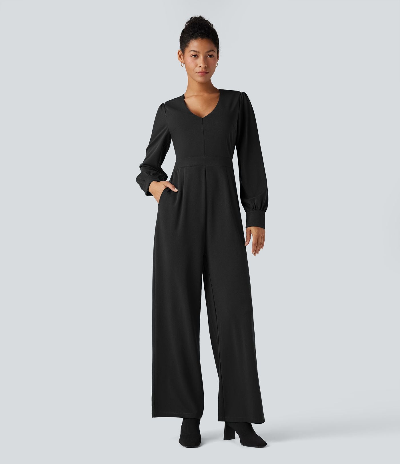 Combinaison tailleur col V manches longues bouffantes coupe droite avec poches