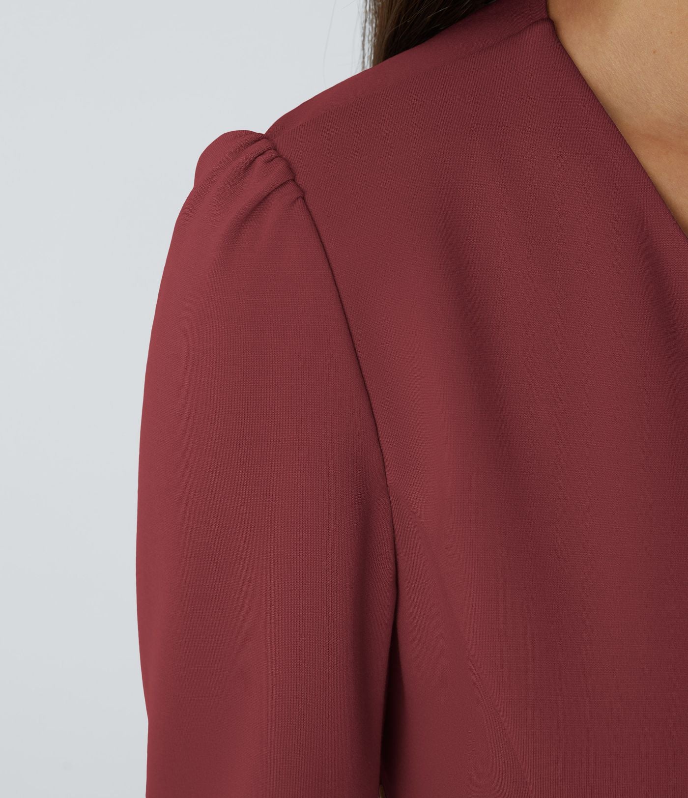 Blazer tailleur ajusté à col rond, manches longues avec boutons décoratifs