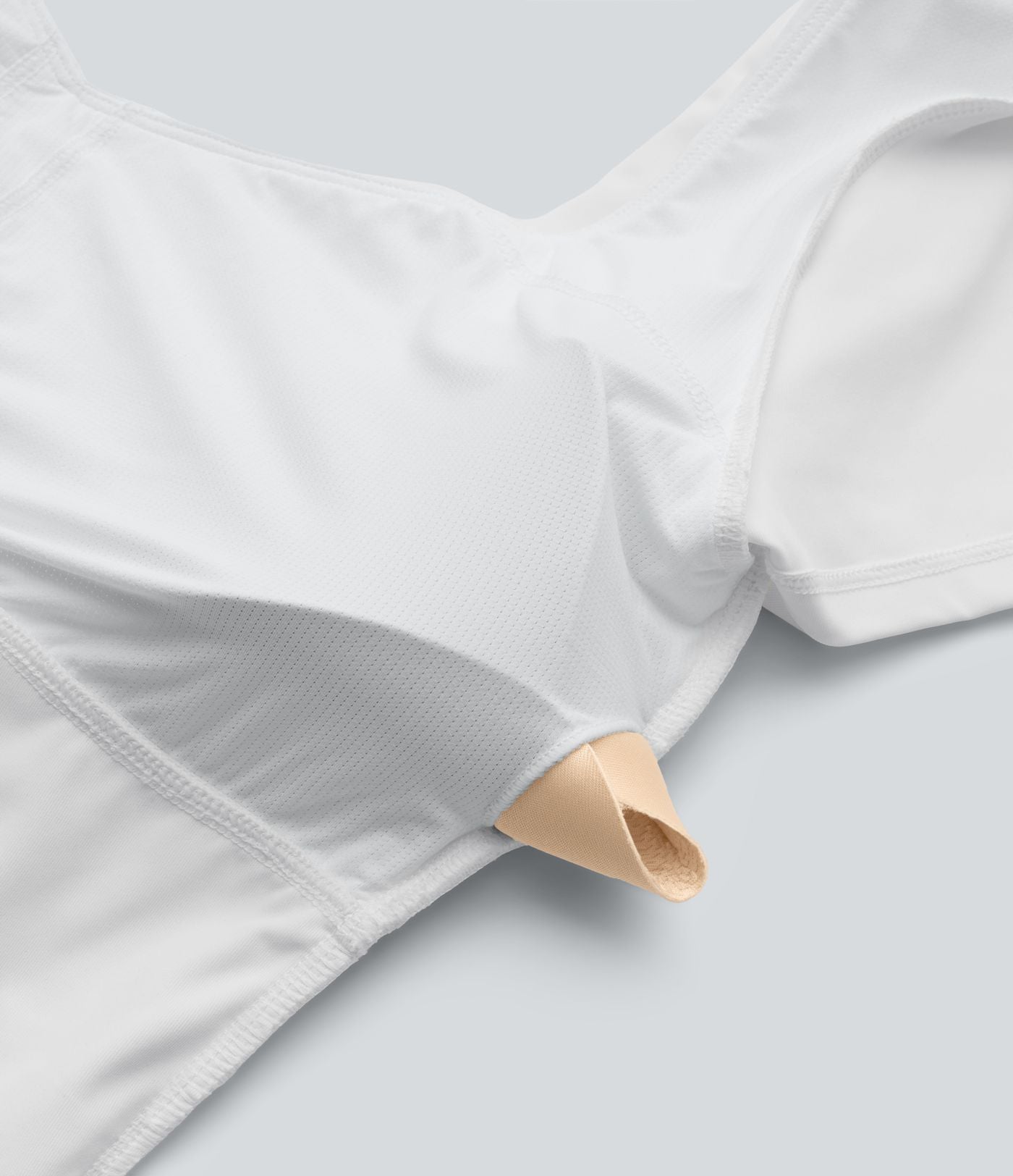 Haut yoga crop SoftlyZero™ séchage rapide Quick Dry à col diamant, manches courtes, mesh et coussinets amovibles