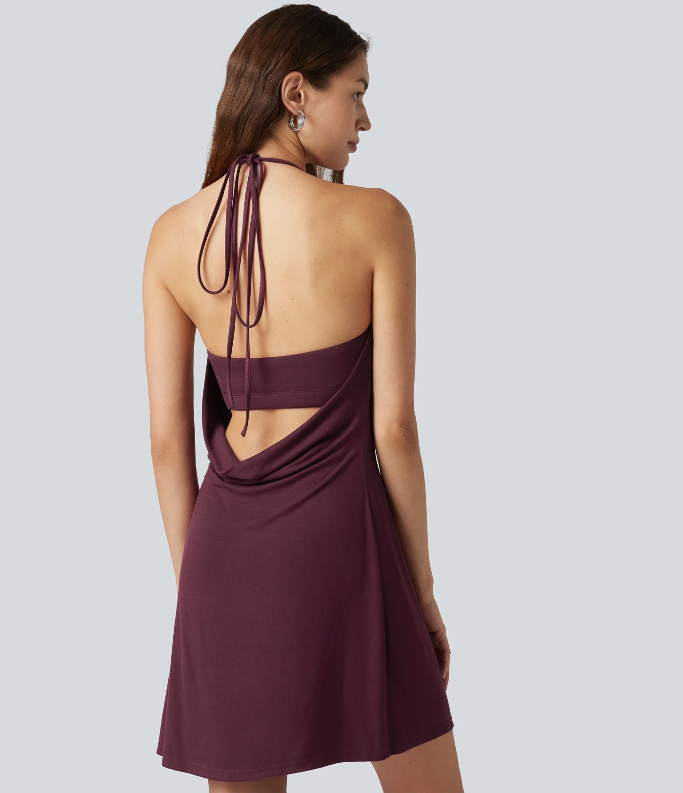 Robe mini côtelée dos nu à col halter, encolure drapée et coussinets amovibles