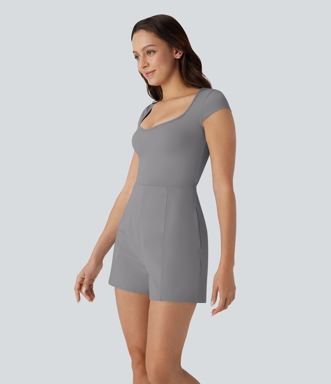 Combinaison de yoga Softlyzero™ Airy avec col U, manches courtes et poches latérales - Édition Easy Peasy