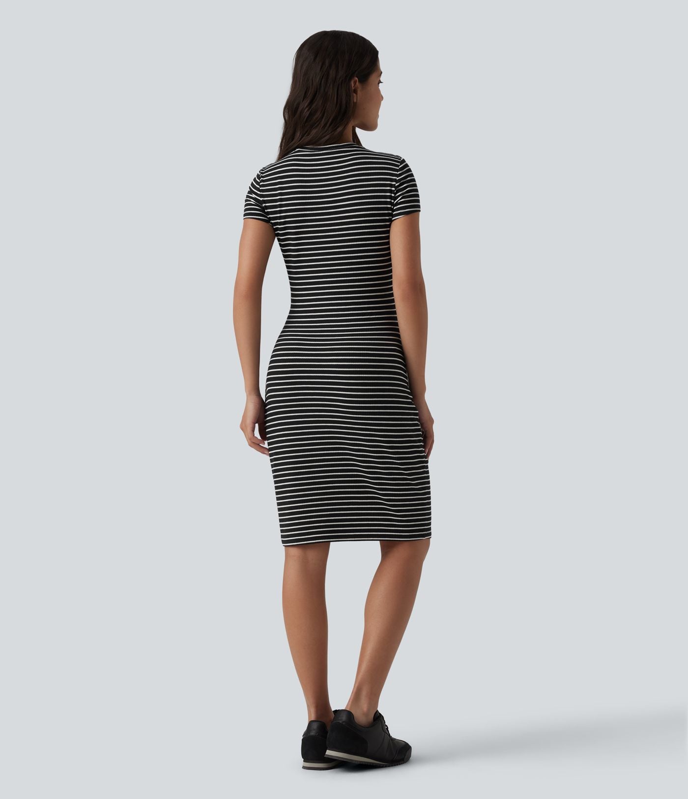Robe courte moulante casual col rond manches courtes à rayures avec brassière intégrée