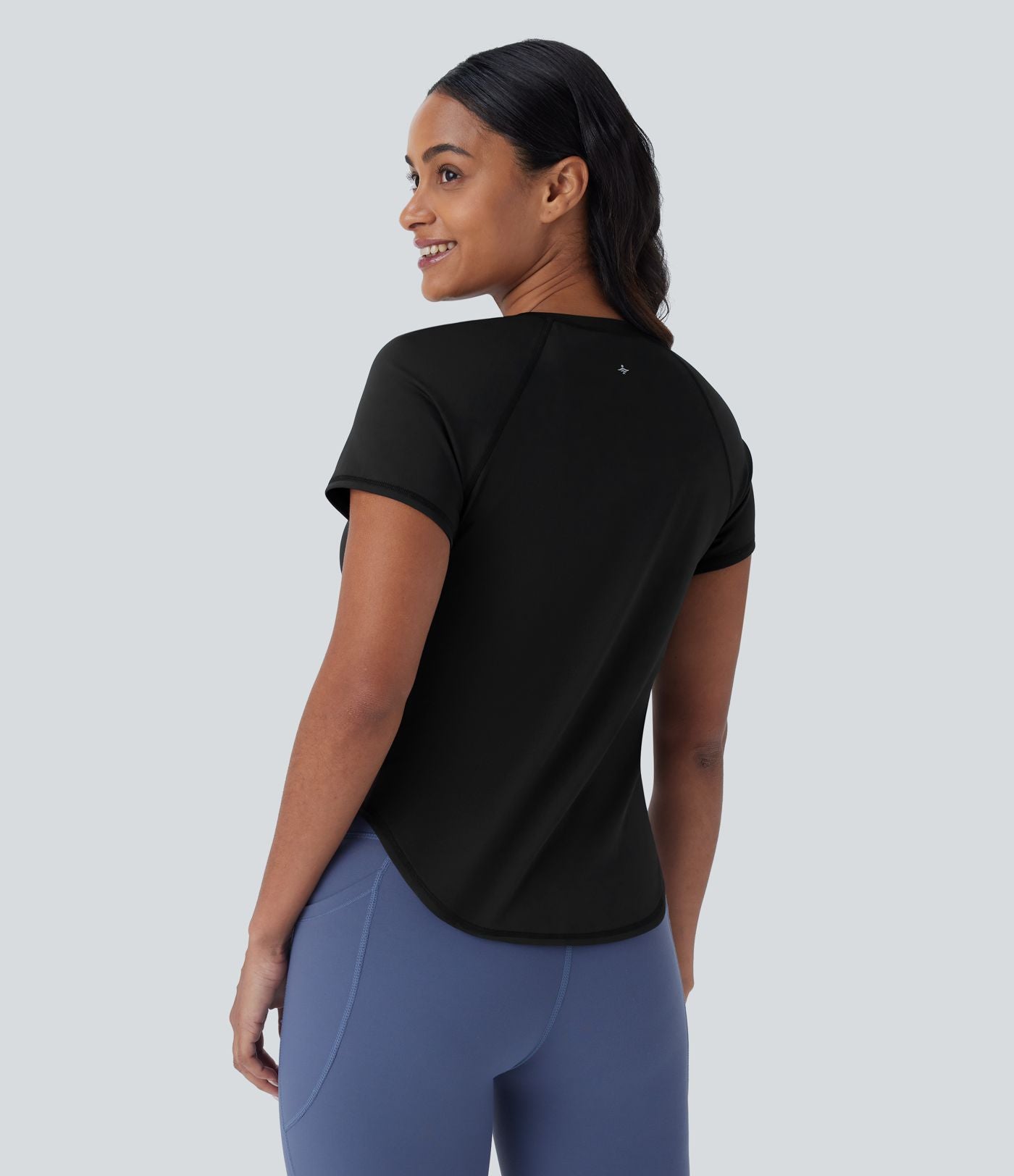 Softlyzero™ QuickDry Haut de sport à manches courtes avec empiècements en mesh contrastés et ourlet arrondi