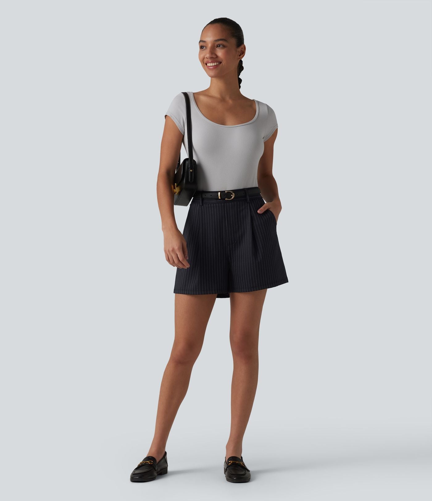 Short tailleur ample à rayures plissées taille haute avec poches