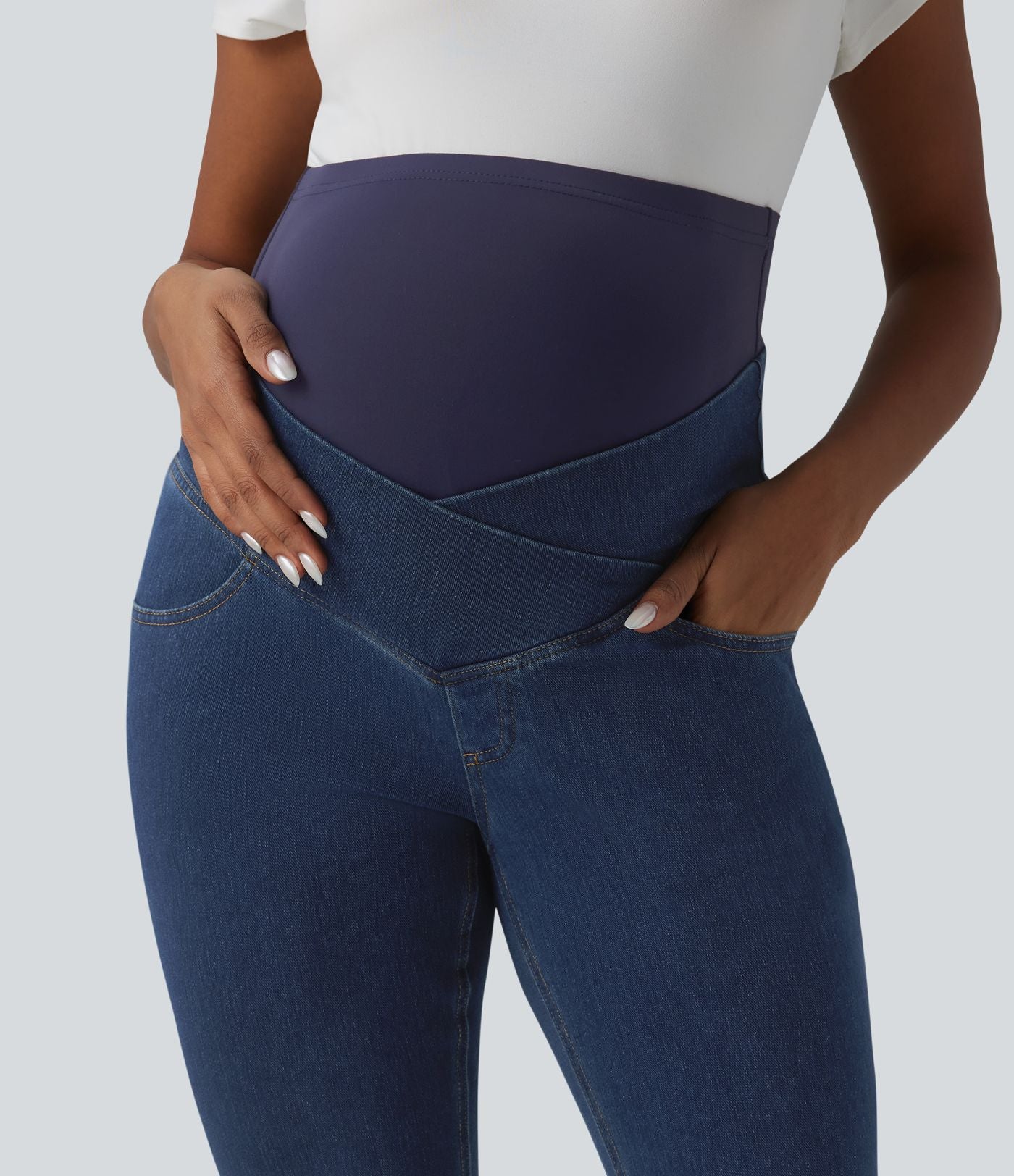 Halara Flex™ Jean évasé décontracté de maternité taille très haute croisé avec poches