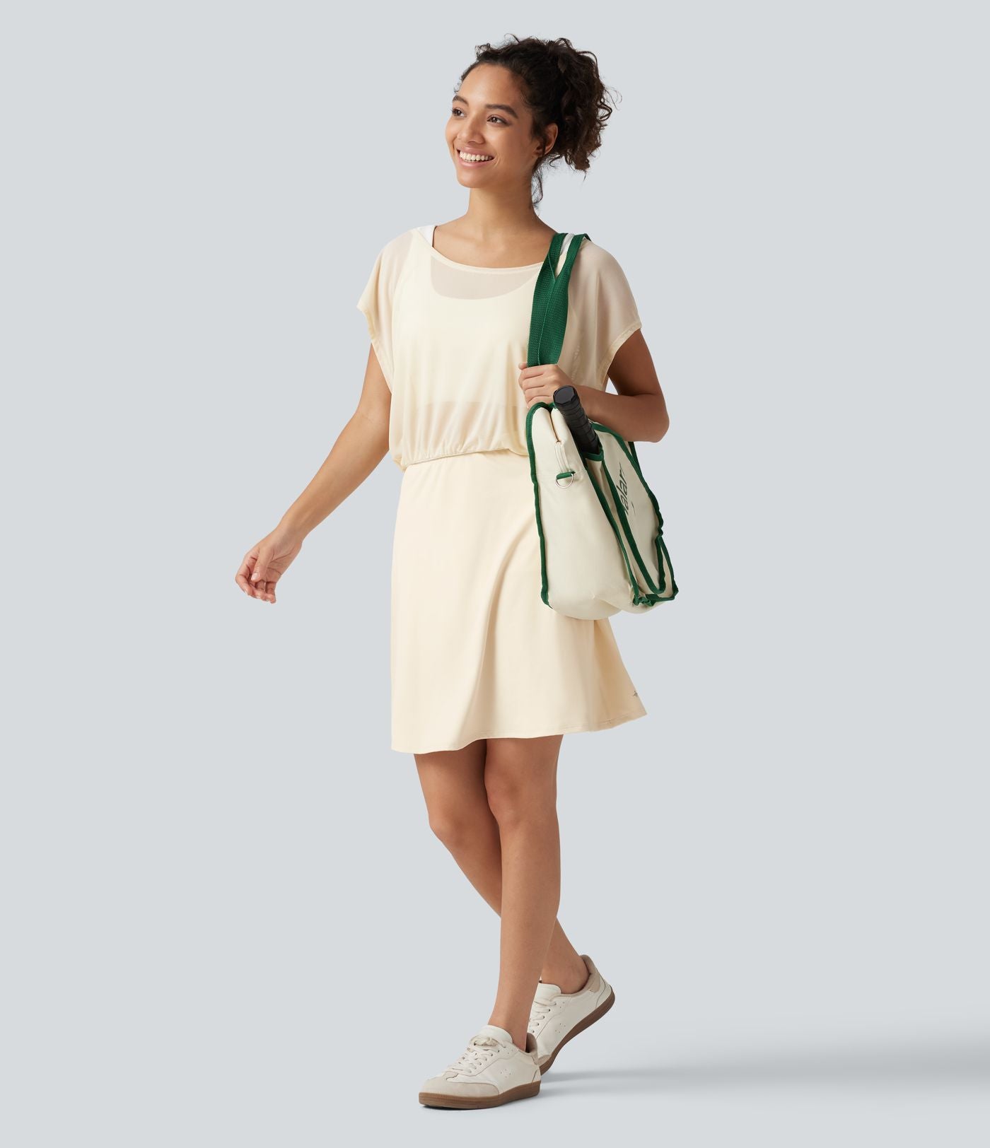 Robe-short mini SoftlyZero™ Plush pour le yoga à encolure bateau, manches courtes et poches - Easy Peasy