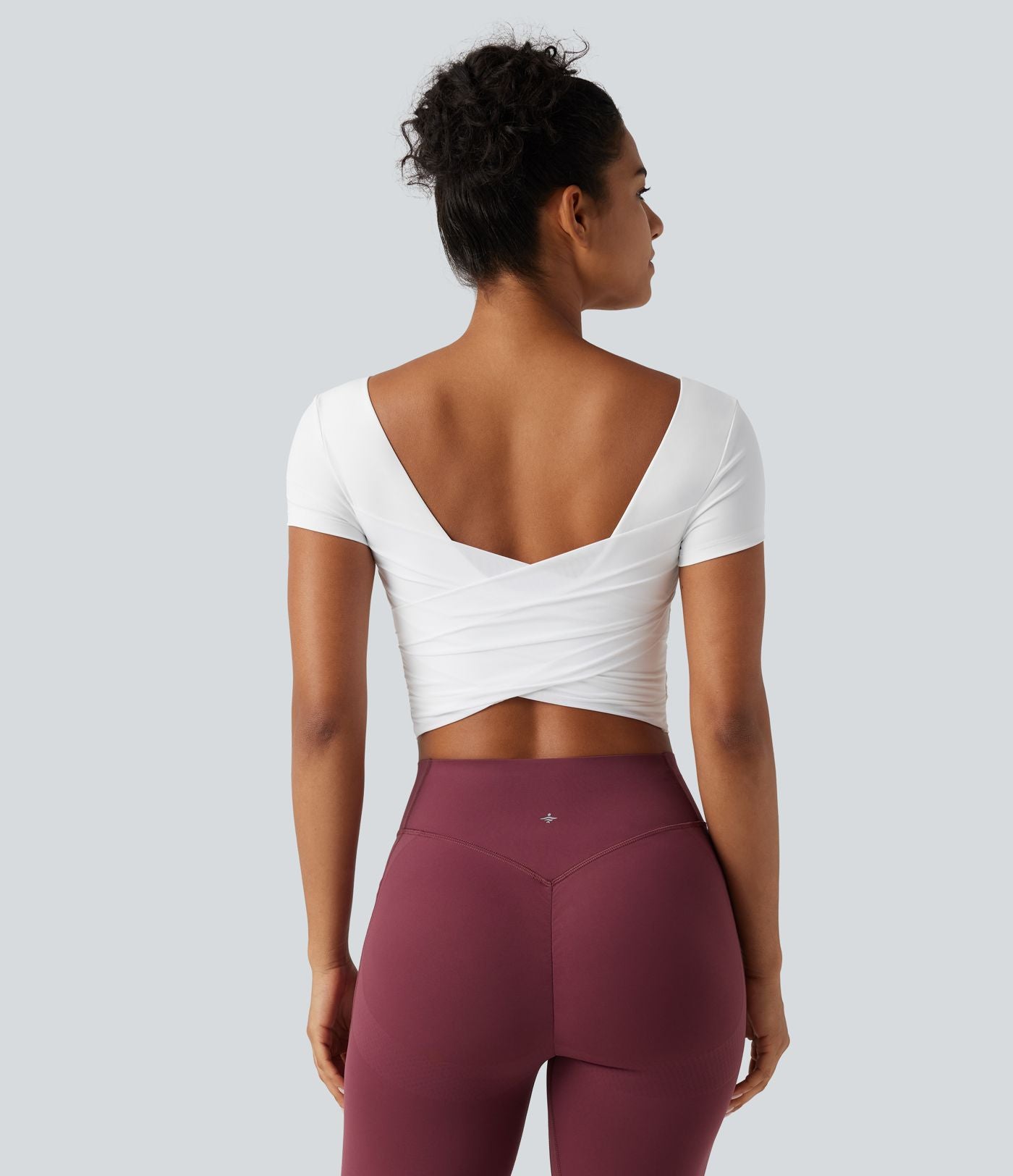 Haut yoga crop SoftlyZero™ séchage rapide Quick Dry à col diamant, manches courtes, mesh et coussinets amovibles