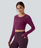 Haut de sport yoga court SoftlyZero™ Plush manches longues avec trous pour pouces et résille contrastante