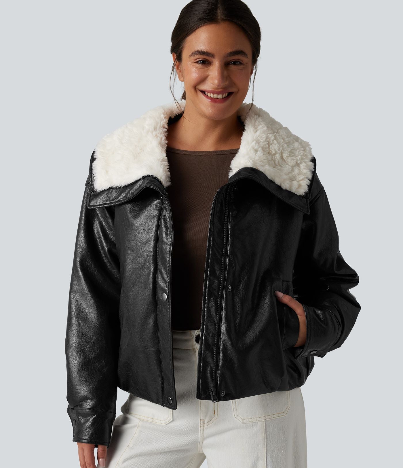 Veste casual en simili cuir à col en fausse fourrure et fermeture éclair avec poches