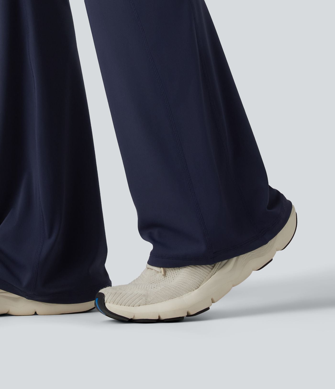 Legging de yoga bootcut SoftlyZero™ taille haute avec poches - UPF50+