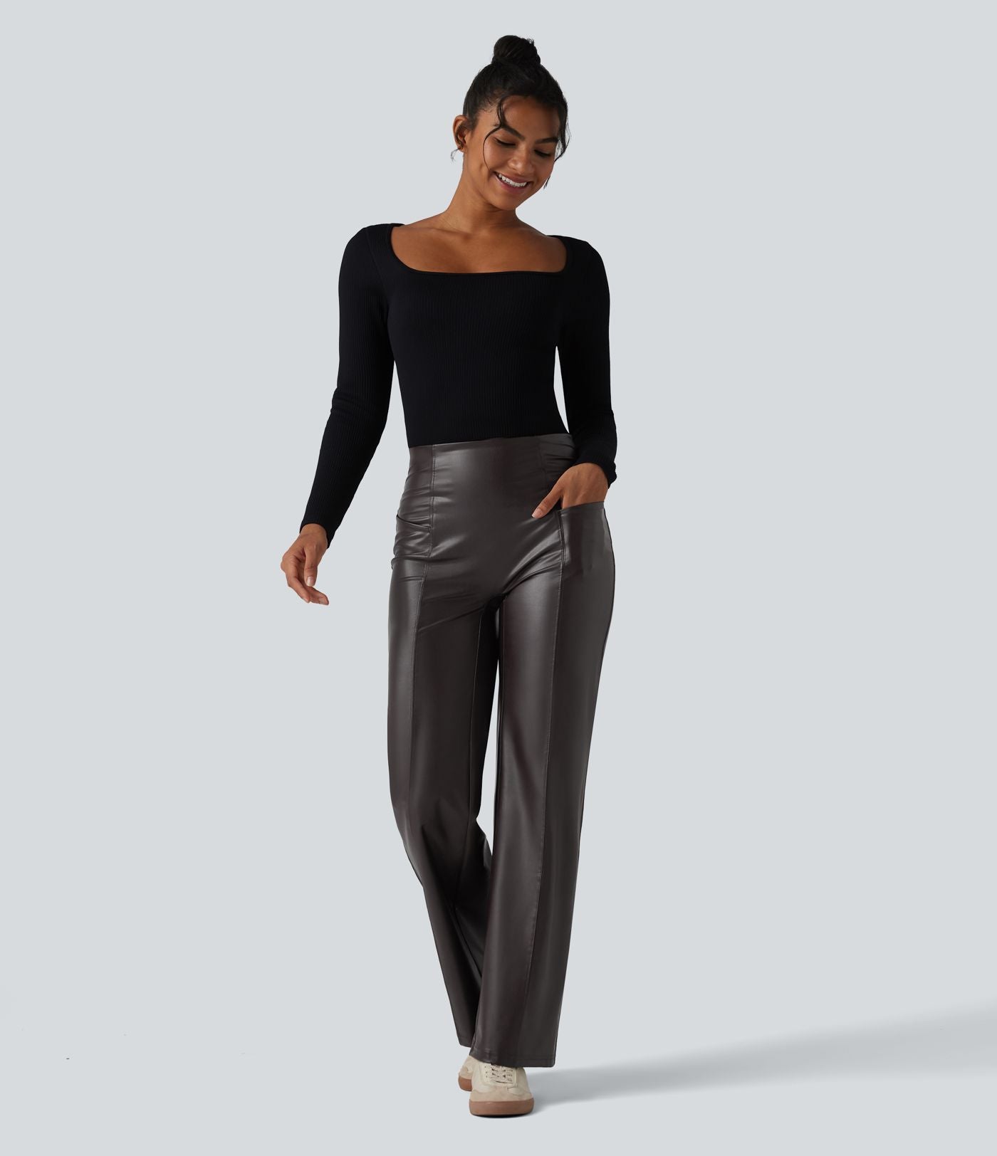 Pantalon casual évasé gainant taille haute en simili cuir extensible avec poches