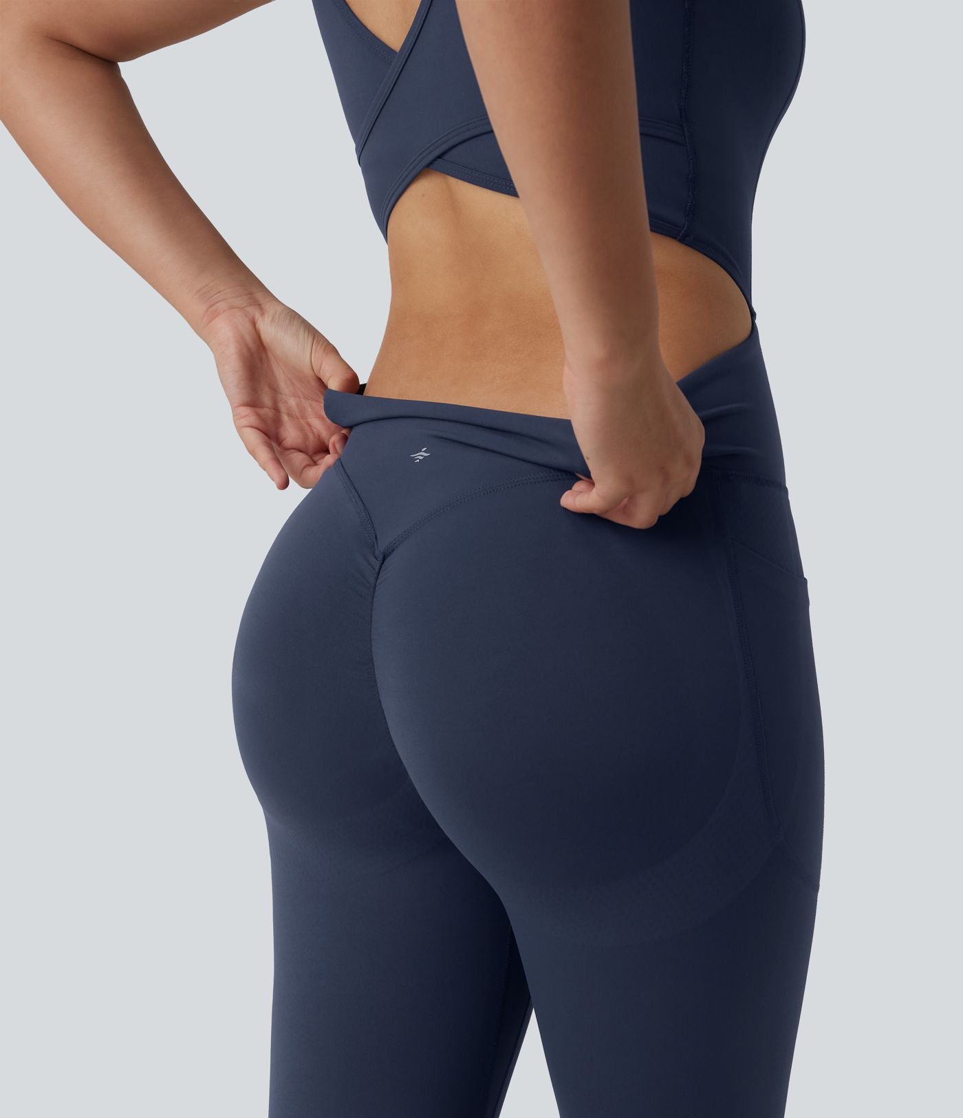 Combinaison sport gainante push-up col V longueur genoux Halara UltraSculpt™ avec poches - Édition Easy Peasy