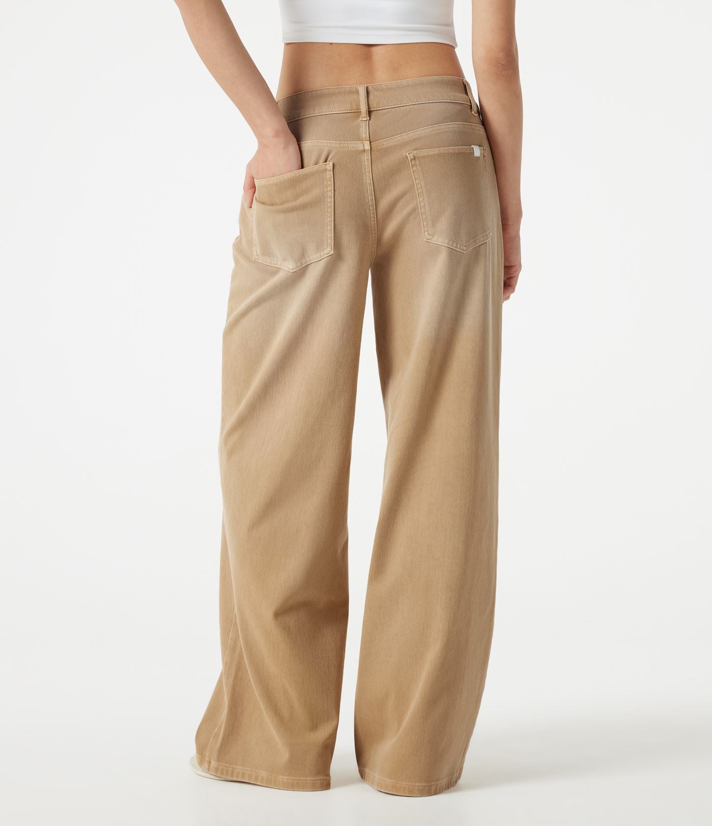 Jean large Halara Flex™ taille basse asymétrique à délavage coloré avec poches
