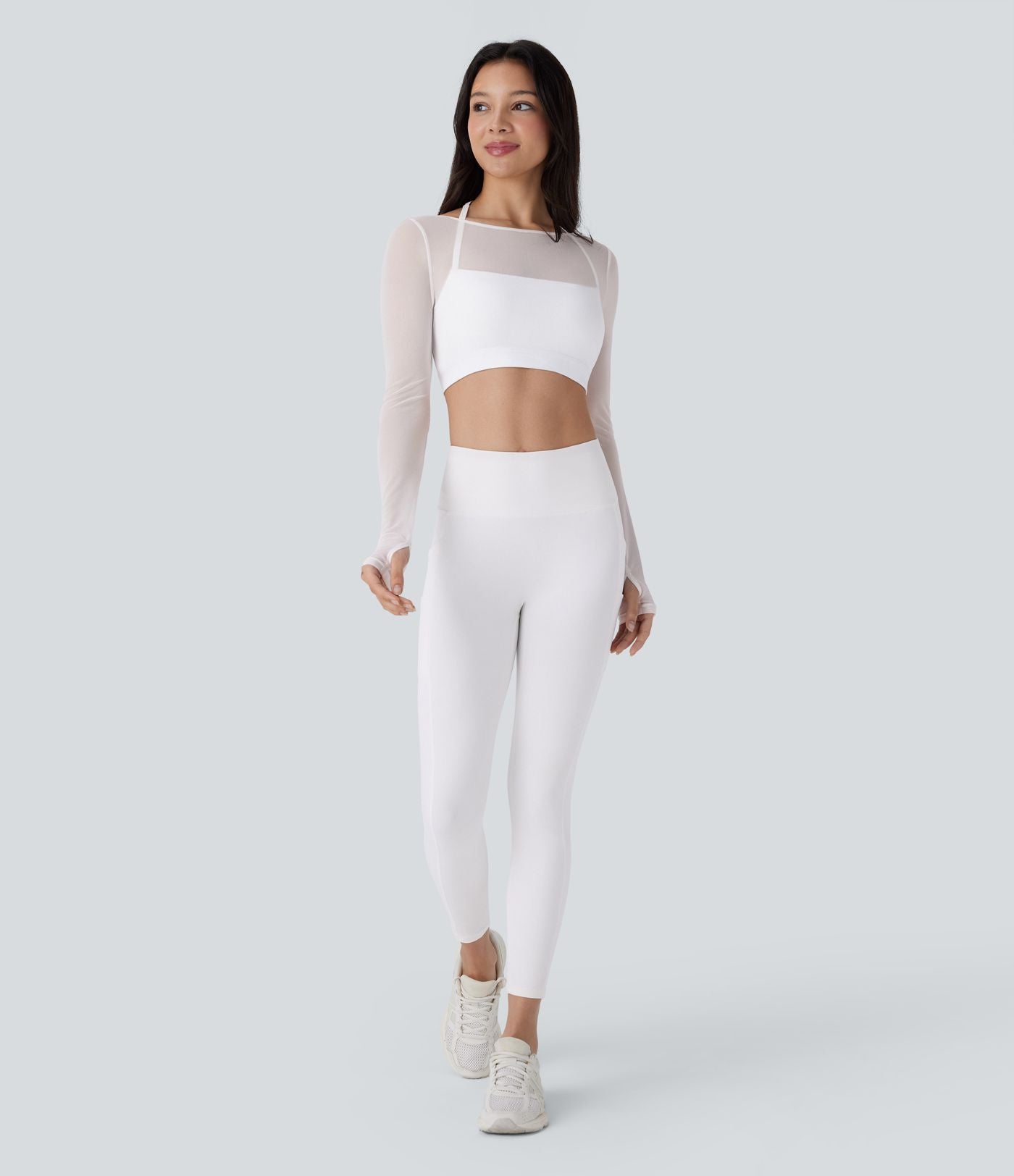 Haut de sport yoga crop top 2-en-1 avec col licou, dos nu, manches longues, passe-pouces et mesh contrastant