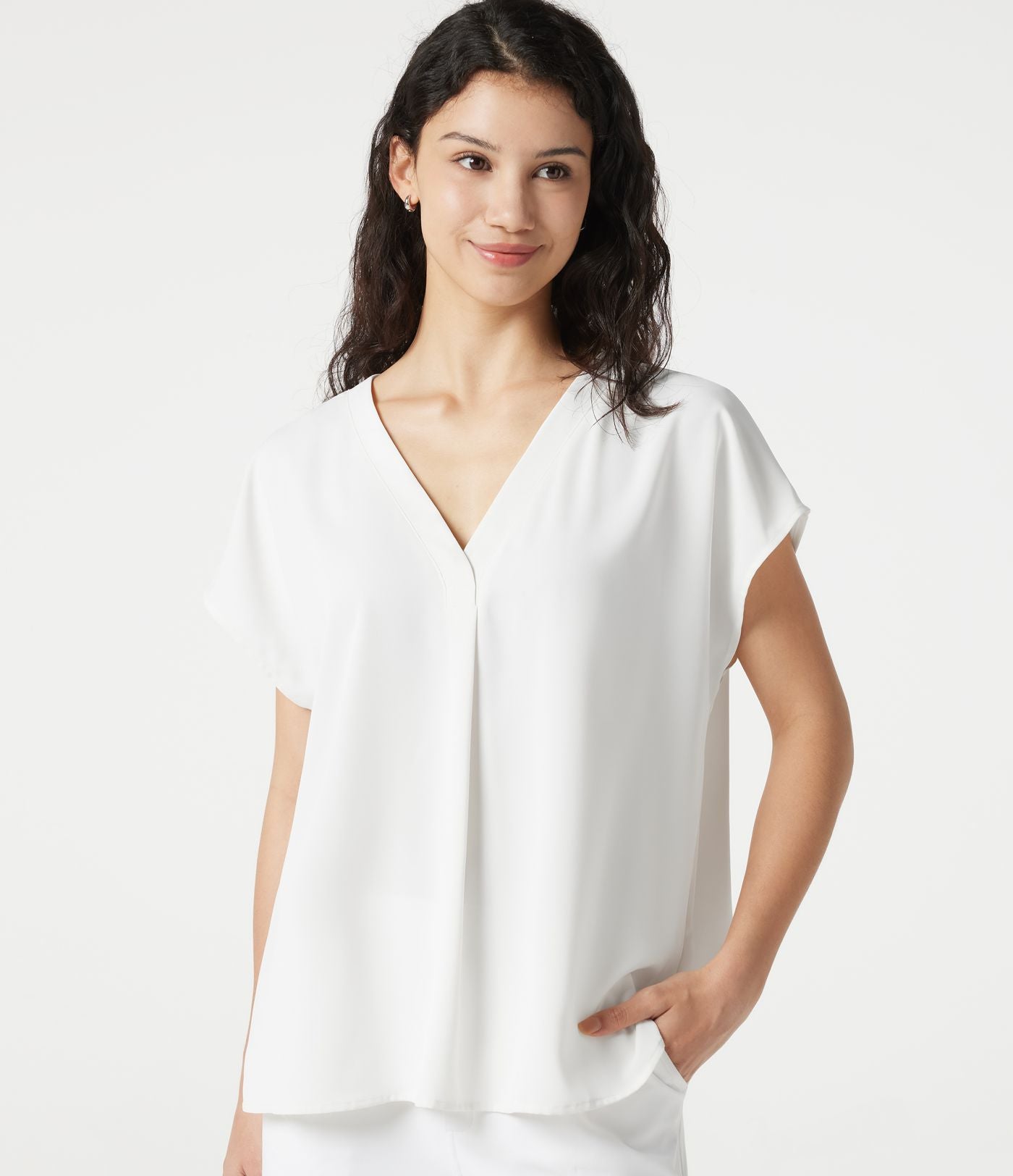 Blouse esprit bureau oversize défroissage facile, col V et manches courtes