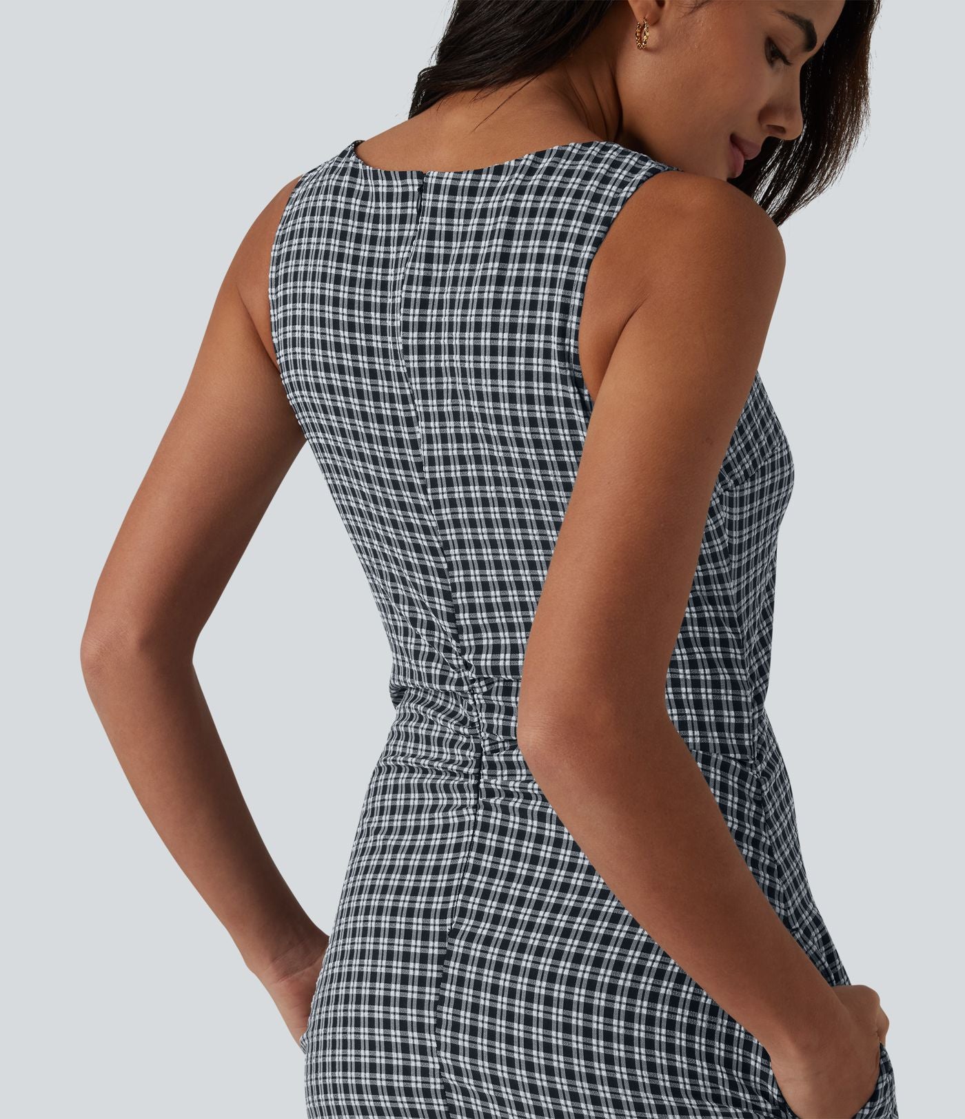 Robe mini casual sans manches col bateau à carreaux vichy, avec poches