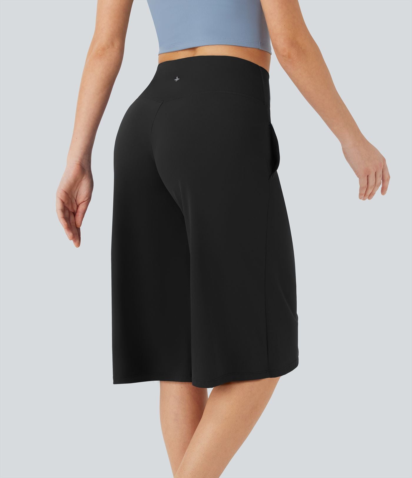 Pantacourt de yoga Cool Touch Softlyzero™ aérien à taille haute croisée, jambe large et poches