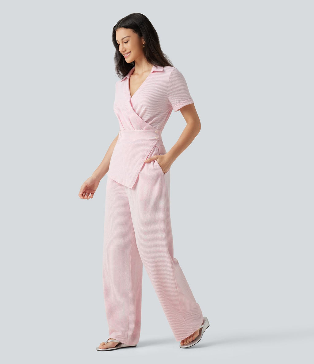 Combinaison-chemise accès facile Easy Peasy en coton froissé rayé à manches courtes, cache-cœur, lien au dos et poches