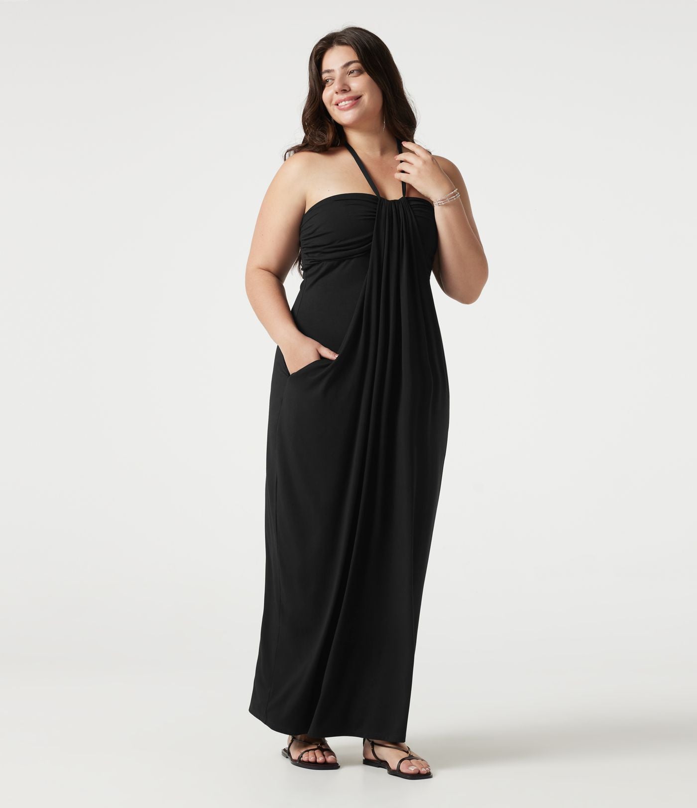 Robe maxi grande taille col halter dos nu avec lien au dos et poches
