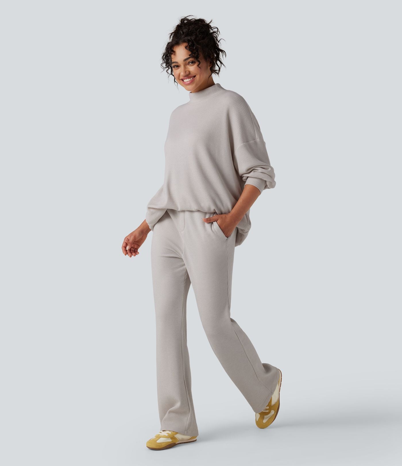 Sweat-shirt gaufré col montant manches longues coupe décontractée avec poches