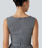 Robe mini trapèze vichy sans manches à col bateau, détails froncés, fermeture invisible et poches