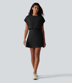 Robe de sport mini de yoga SoftlyZero™ Airy 2-en-1 effet frais InstantCool col rond à manches courtes, demi-zip et poches, accès facile Easy Peasy