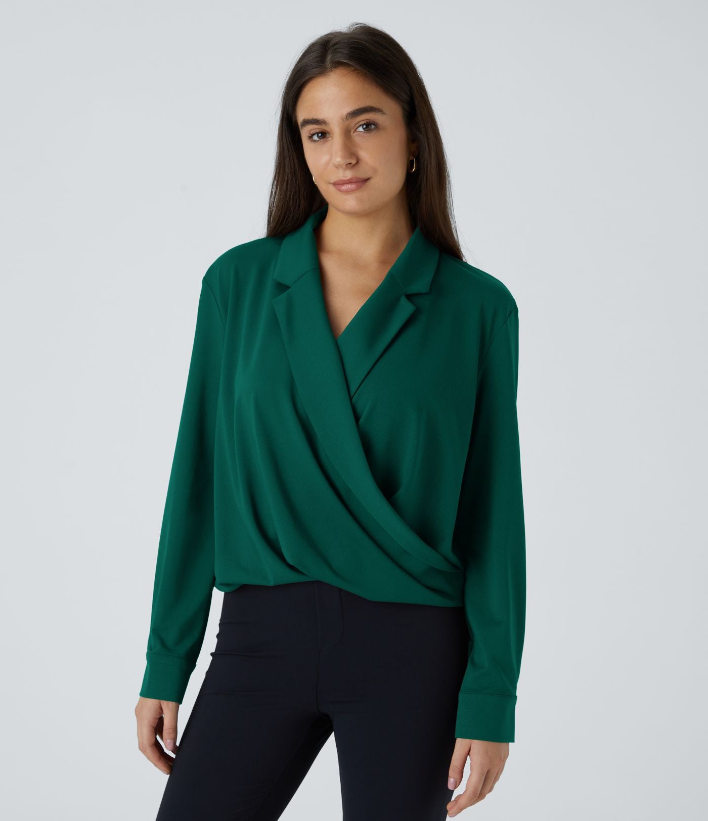 Chemise de travail à col cranté, coupe croisée et manches longues