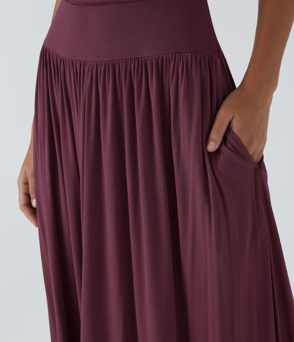 Robe longue à encolure bateau, bretelles asymétriques, côtés froncés et poches
