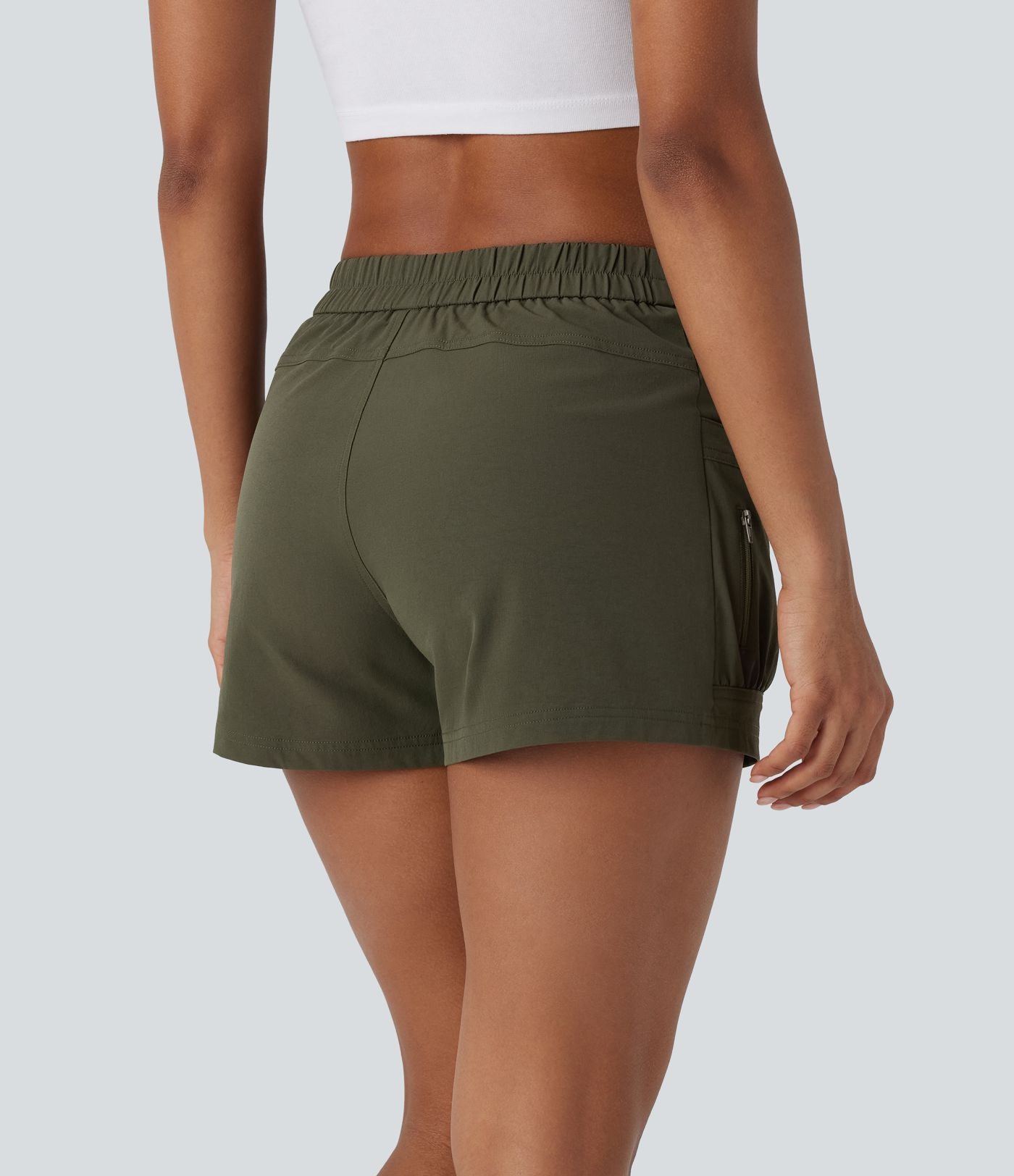 Short décontracté taille moyenne à ceinture ajustable et poches latérales