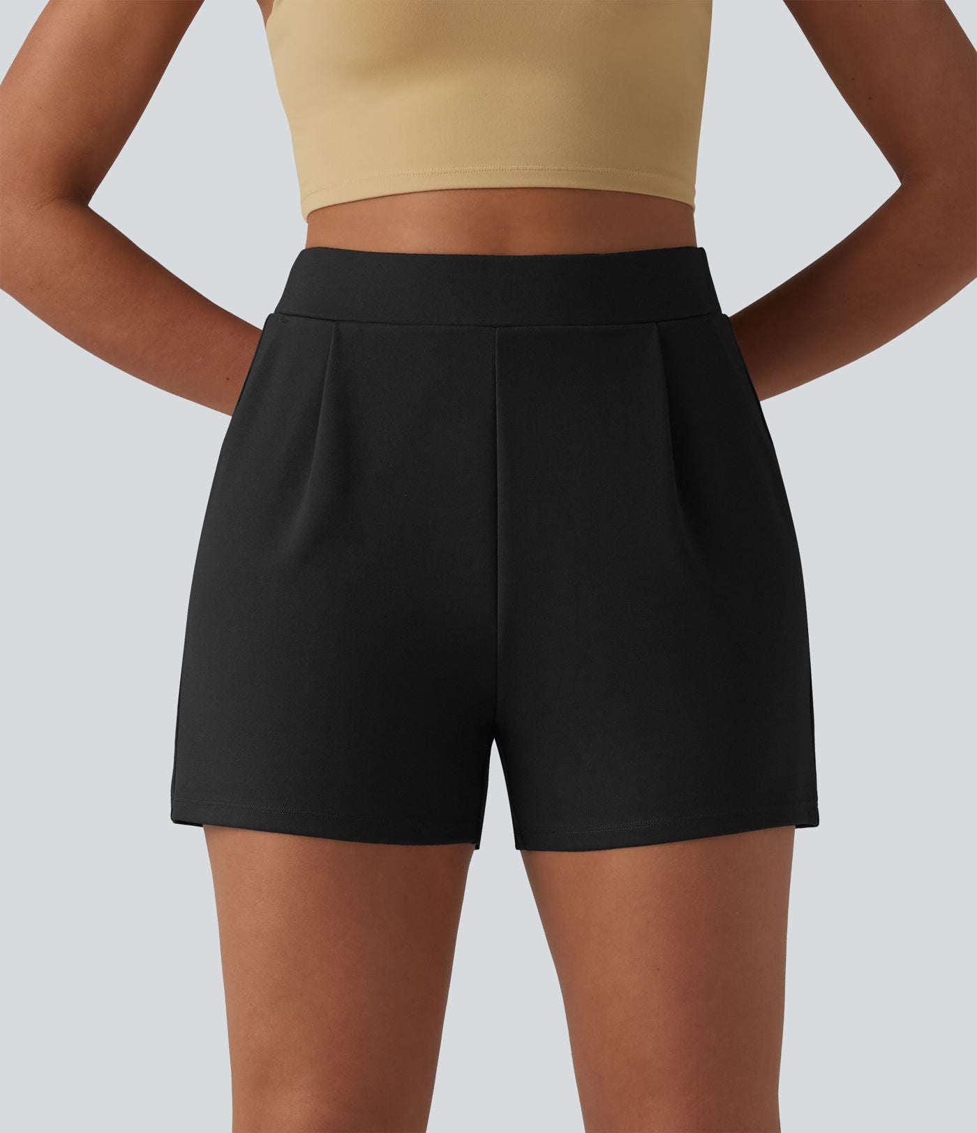 Short tailleur plissé taille haute avec poches