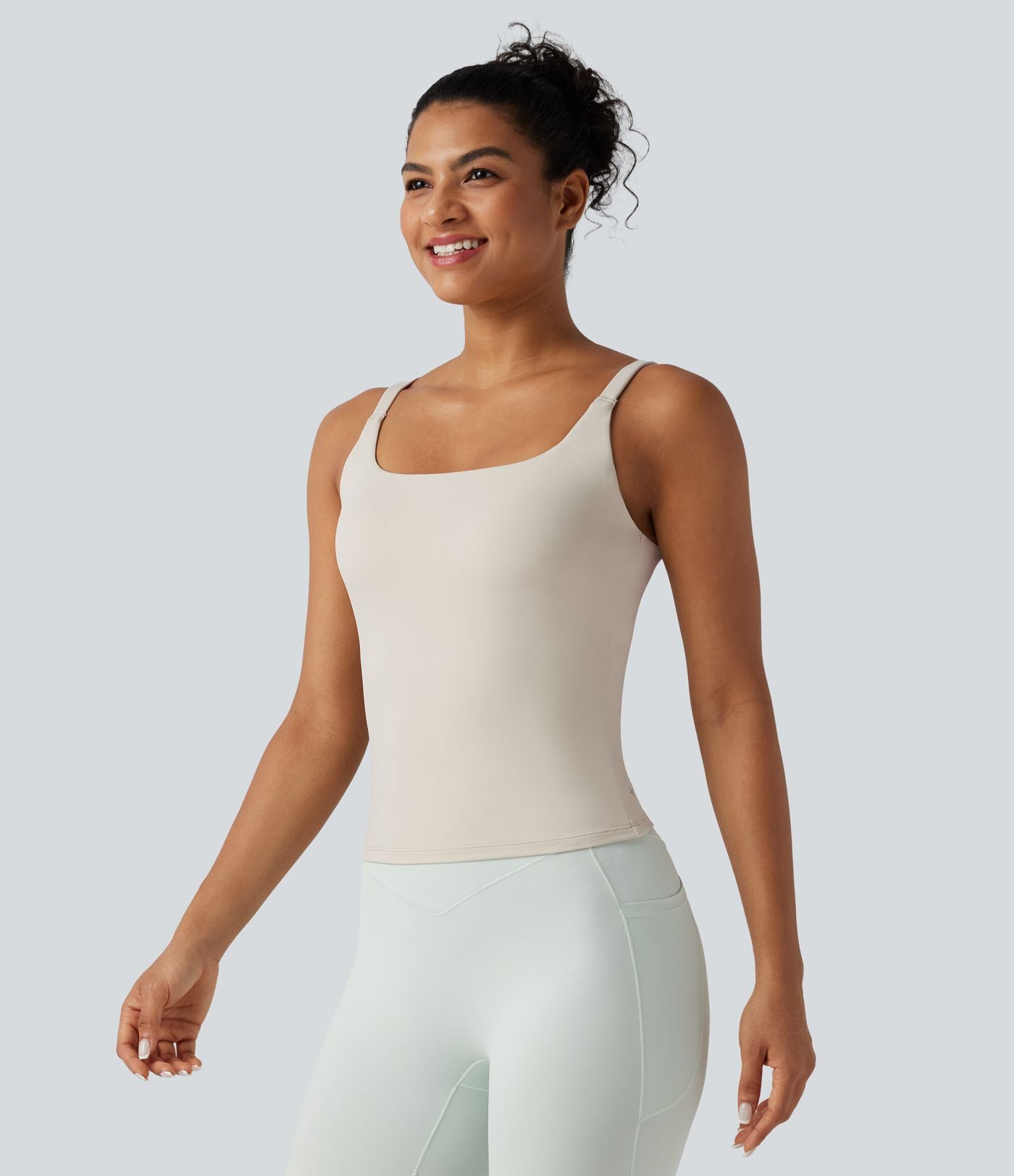 Débardeur de sport effet lissant sous les bras avec dos en V et brassière intégrée