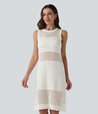 Robe mini sans manches à col rond avec découpes