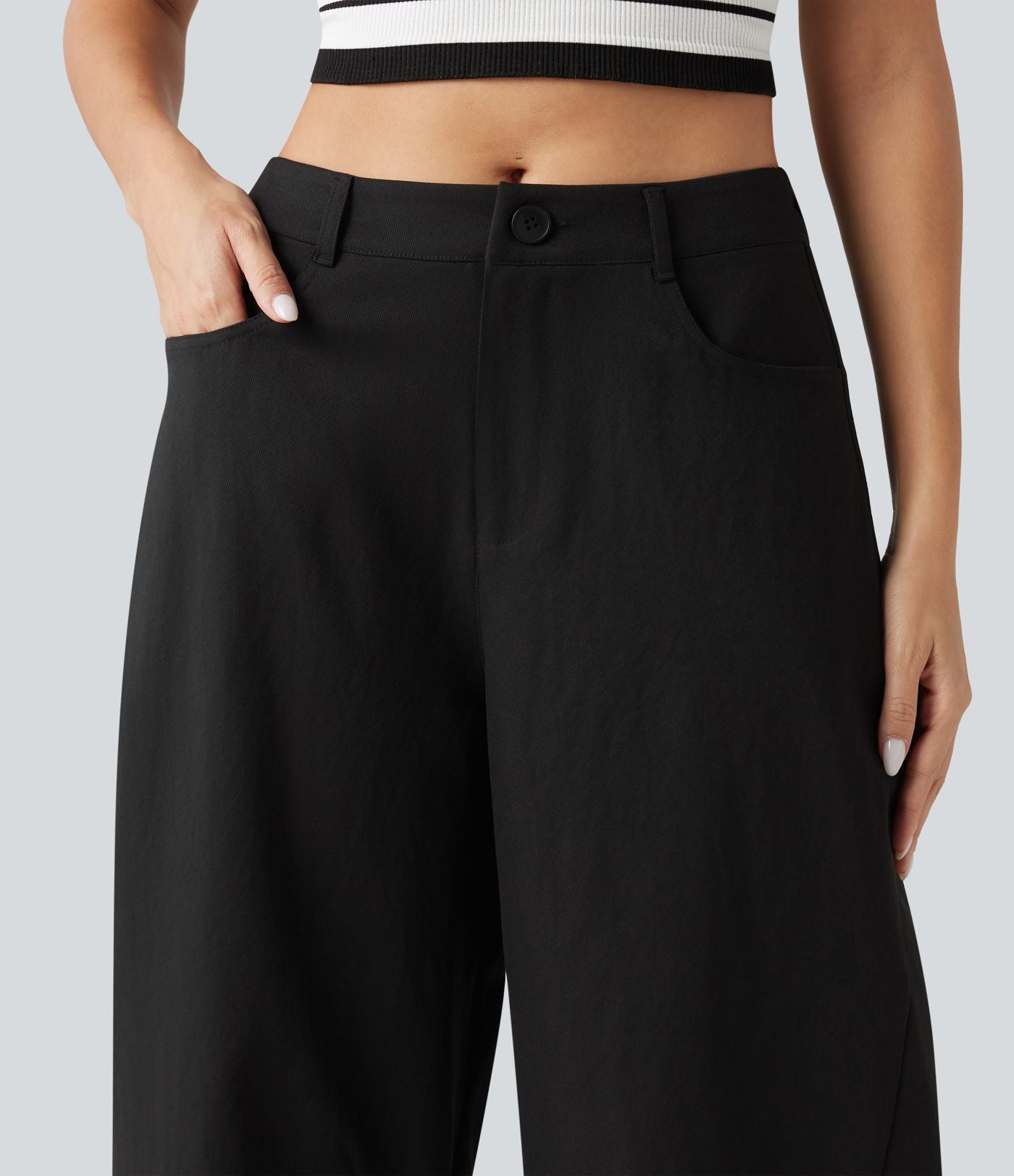 Pantalon décontracté à taille mi-haute, coupe ample et jambes fuselées, avec poches
