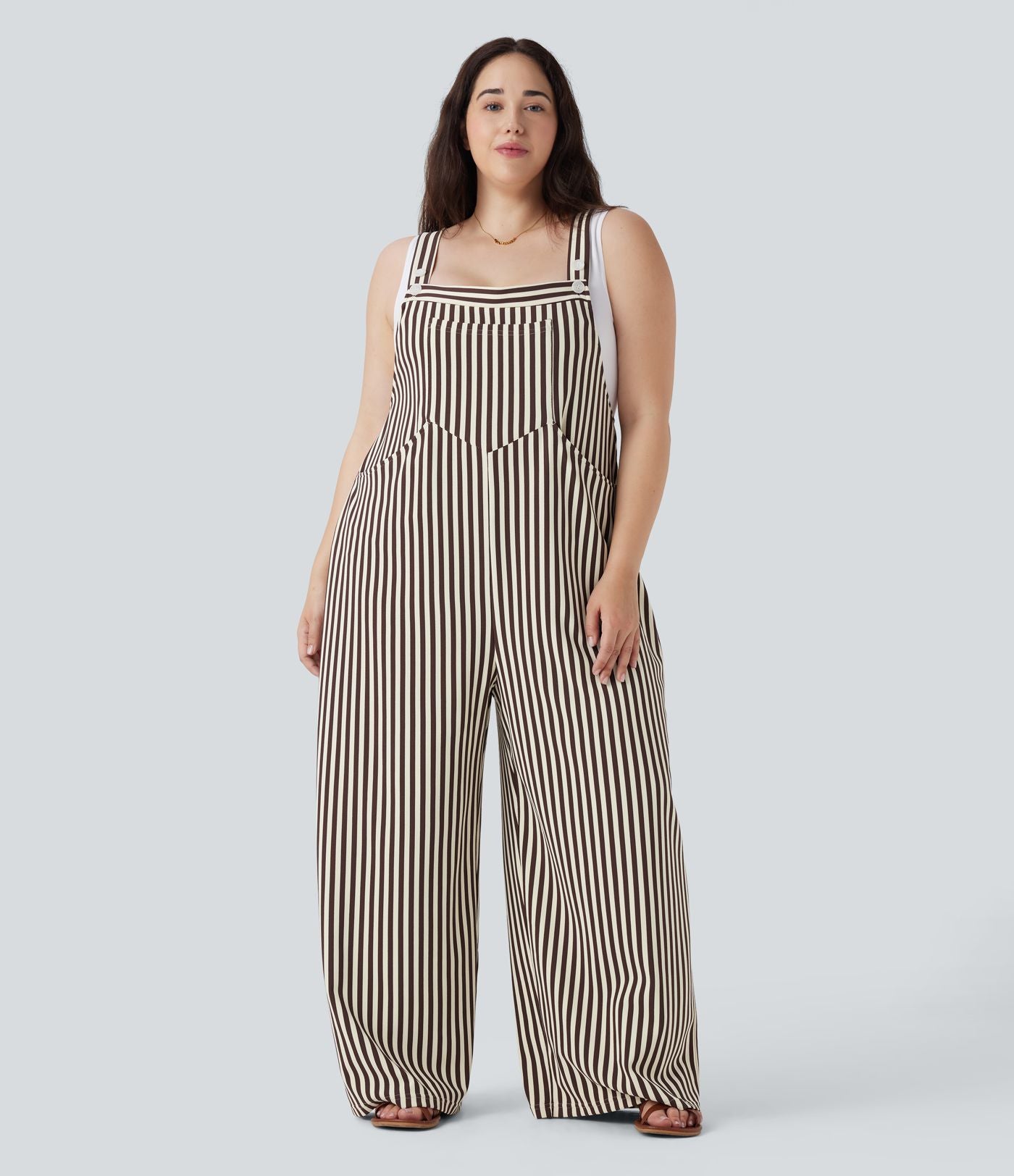Salopette de séjour grande taille tissu gaufré rayée à bretelles ajustables avec boutons et multiples poches