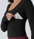 Haut de yoga SoftlyZero™ Plush push-up à col arrondi, manches longues, trous pour les pouces et poches