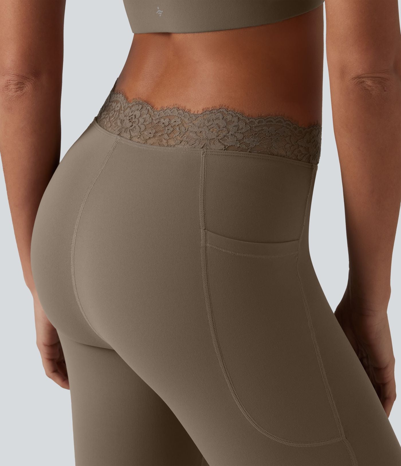 Halara UltraSculpt™ Legging évasé de yoga taille haute en V avec dentelle contrastée et poches
