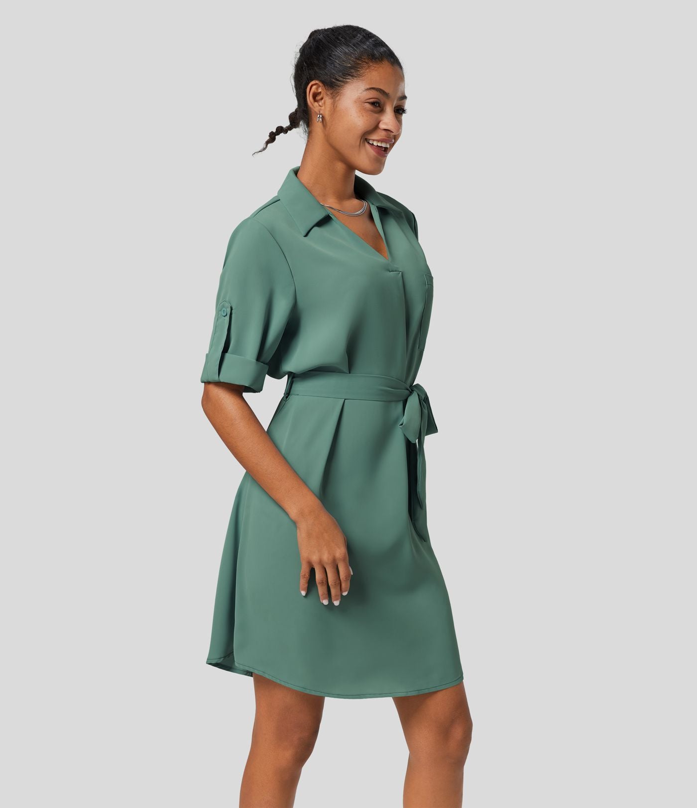 Robe-chemise décontractée à col, manches retroussables et ceinture