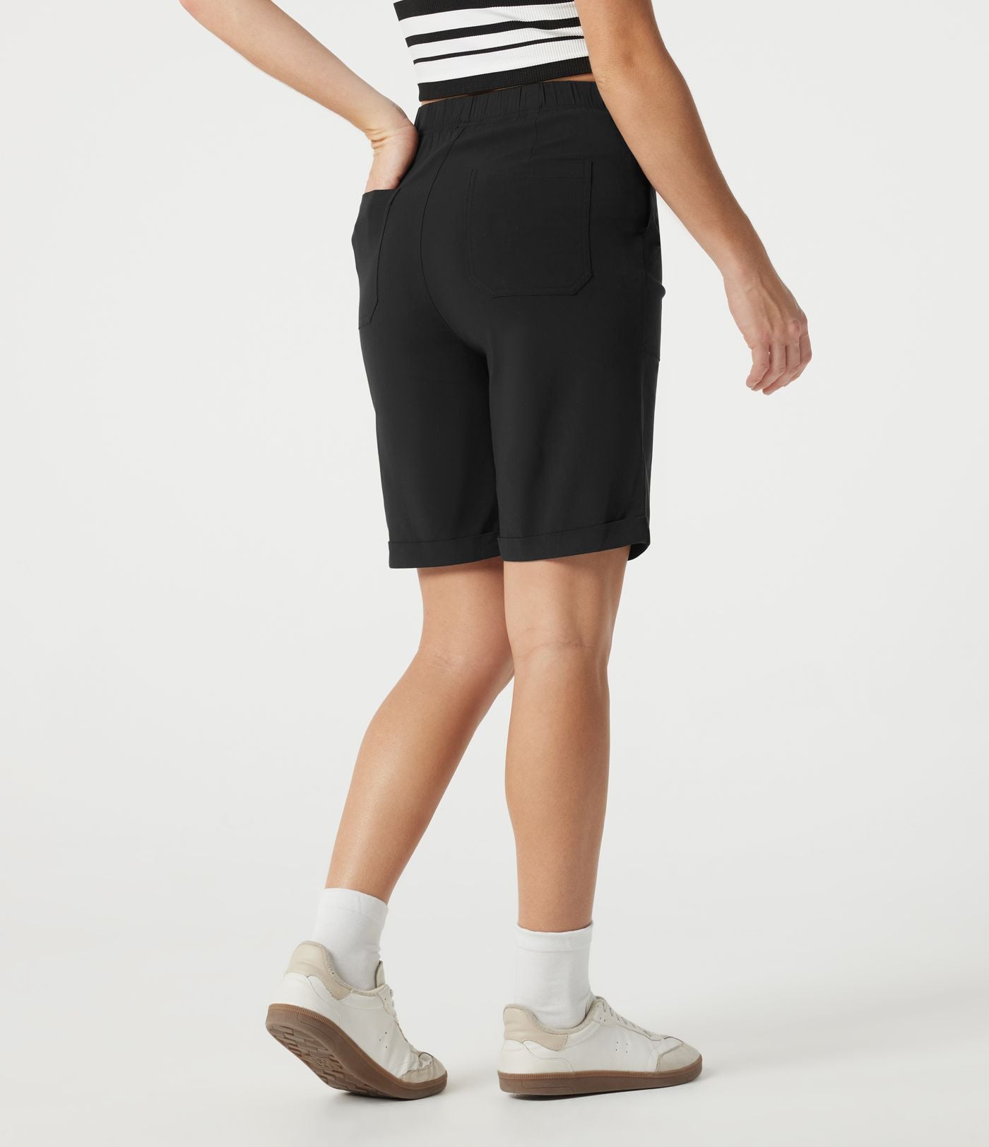 Bermuda casual taille haute en lin stretch avec ourlets retroussés et poches