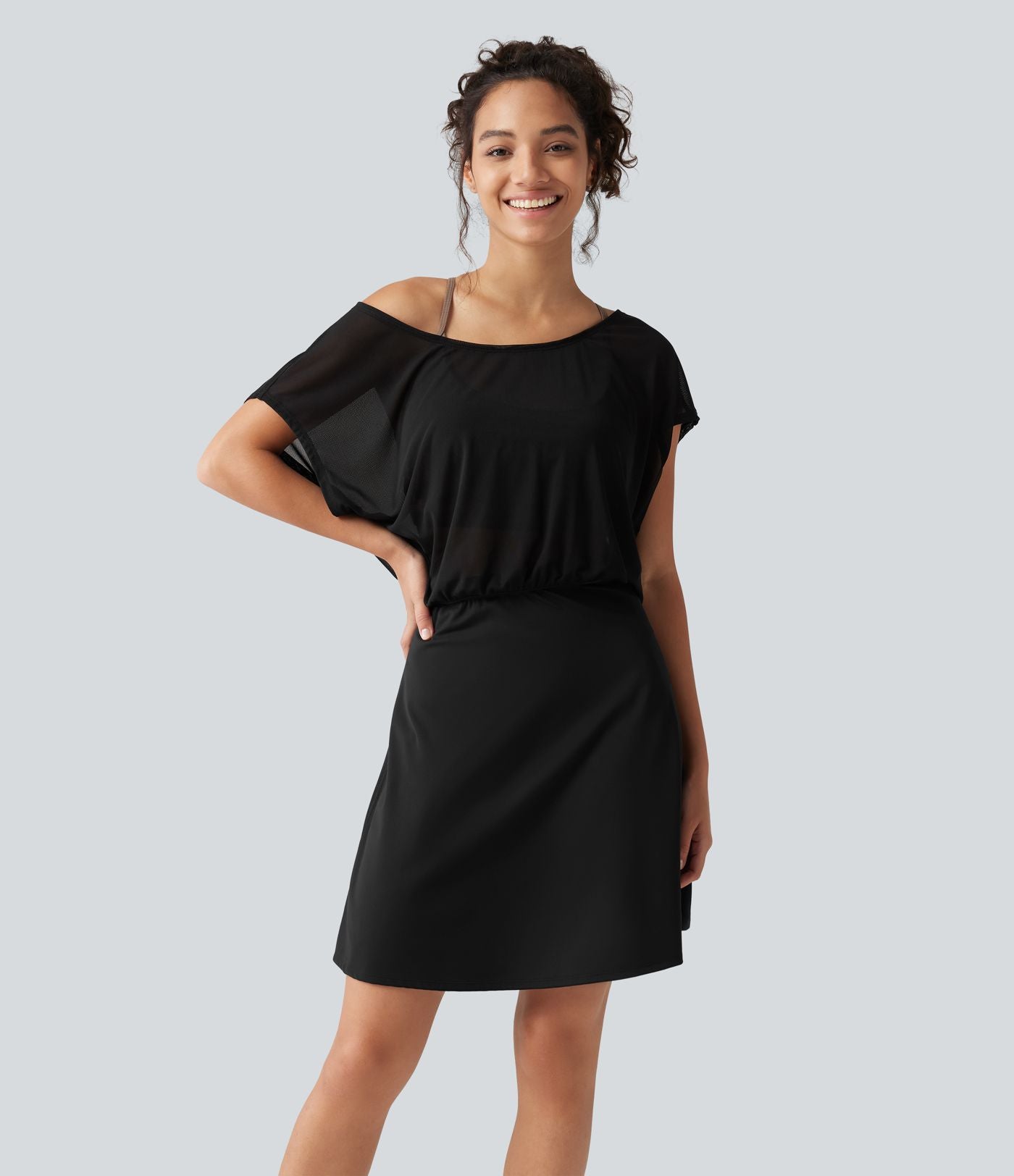 Robe-short mini SoftlyZero™ Plush pour le yoga à encolure bateau, manches courtes et poches - Easy Peasy