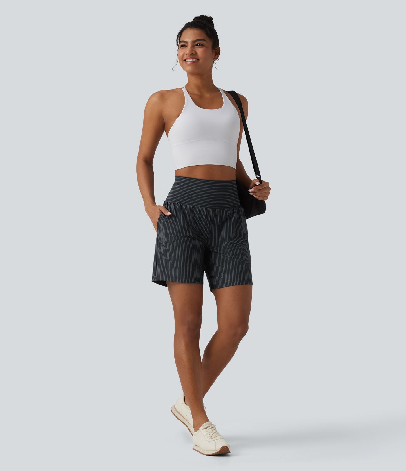 Short yoga 2-en-1 à rayures taille super haute 17,5 cm avec poches