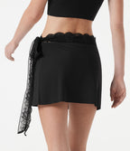 Jupe mini de sport SoftlyZero™ Plush, taille moyenne, maille contrastée, nouée sur le côté, drapée