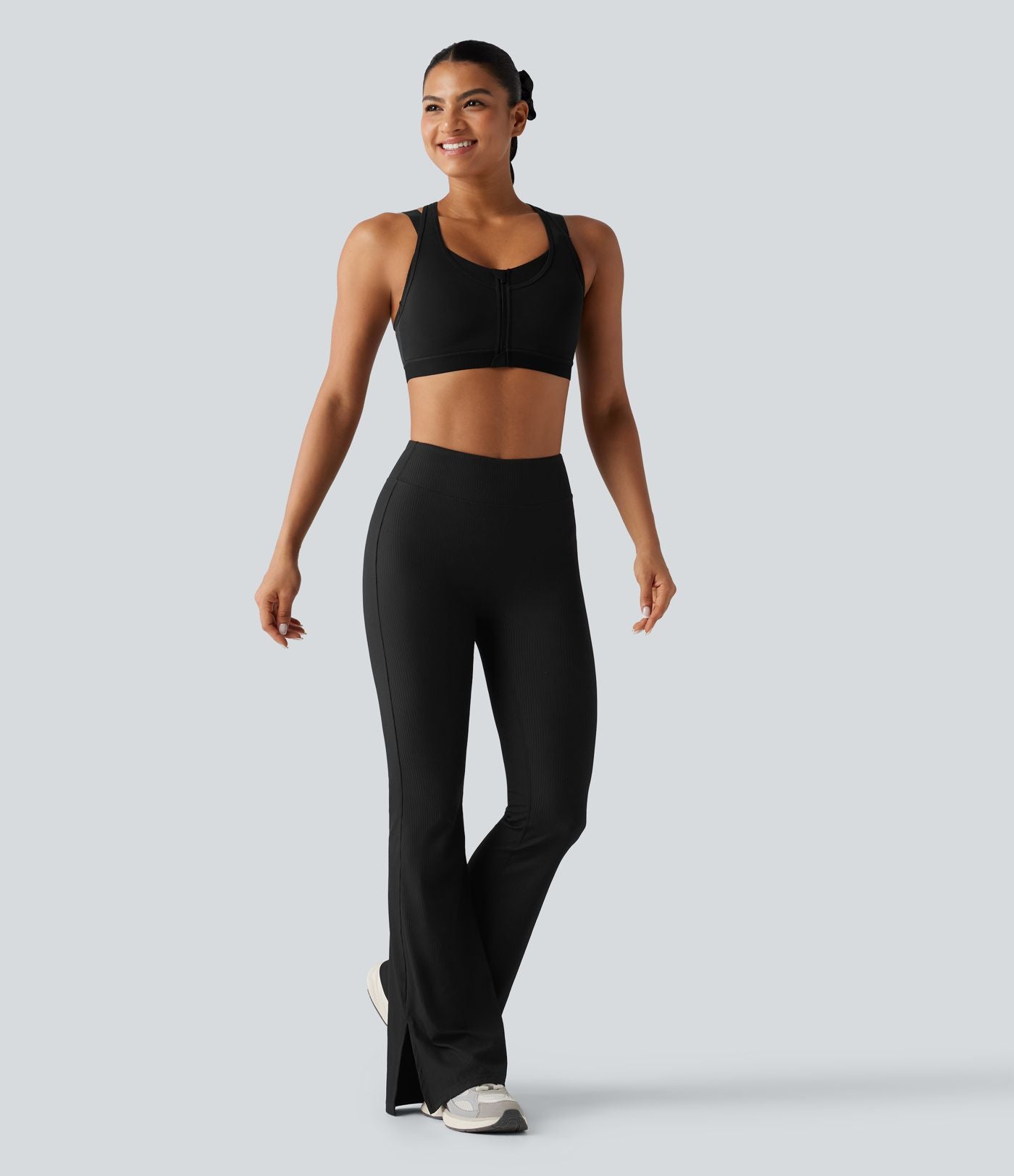 Brassière de sport d'entraînement maintien moyen col rond échancré dos nageur avec fermeture éclair, mesh contrasté et coussinets non amovibles