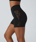 Softlyzero™ Short cycliste yoga taille haute croisé avec dentelle contrastée et poche arrière 12,5 cm - UPF50+