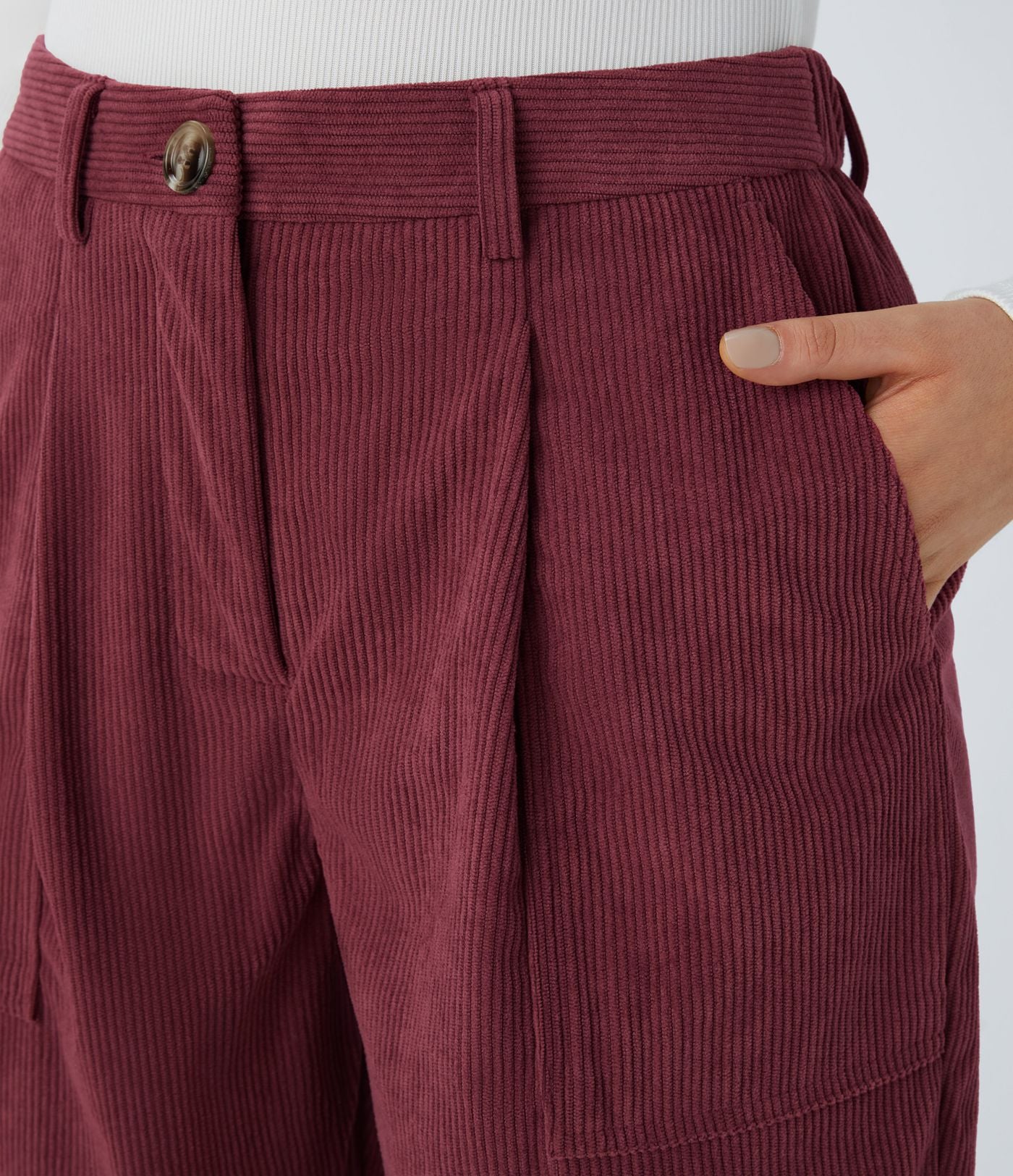 Pantalon décontracté en velours côtelé avec taille mi-haute, boutons et fermeture éclair