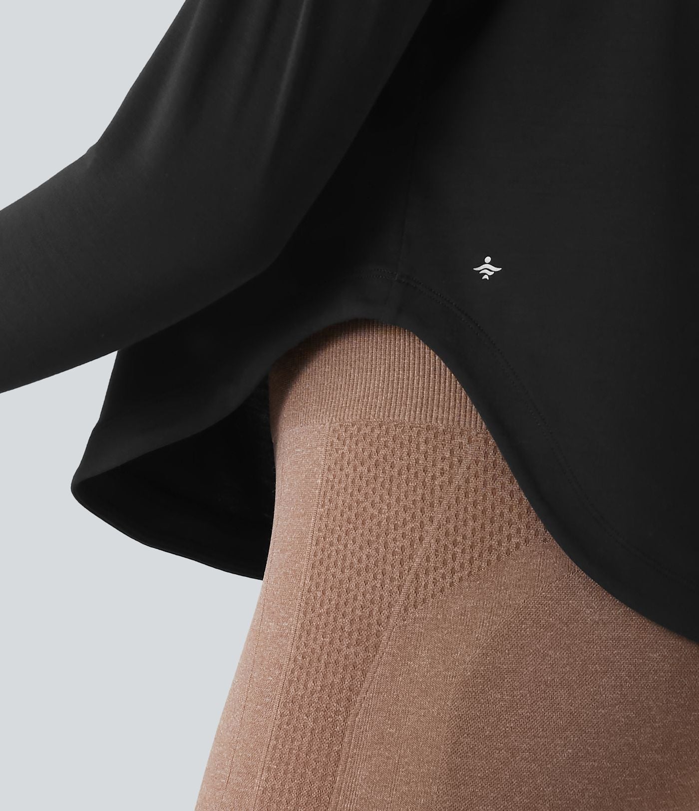 Top de sport yoga asymétrique une épaule manches longues avec trou pour le pouce, ourlet arrondi asymétrique et séchage rapide