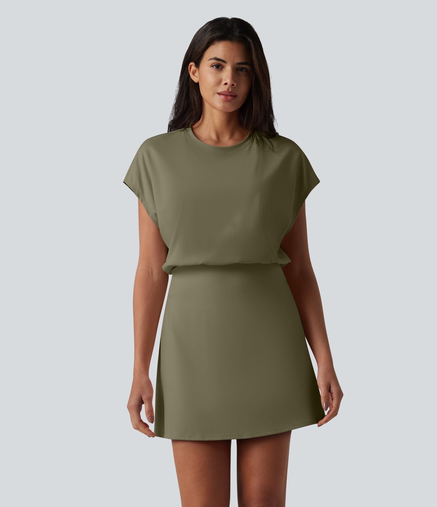 Robe de sport mini de yoga SoftlyZero™ Airy 2-en-1 effet frais InstantCool col rond à manches courtes, demi-zip et poches, accès facile Easy Peasy