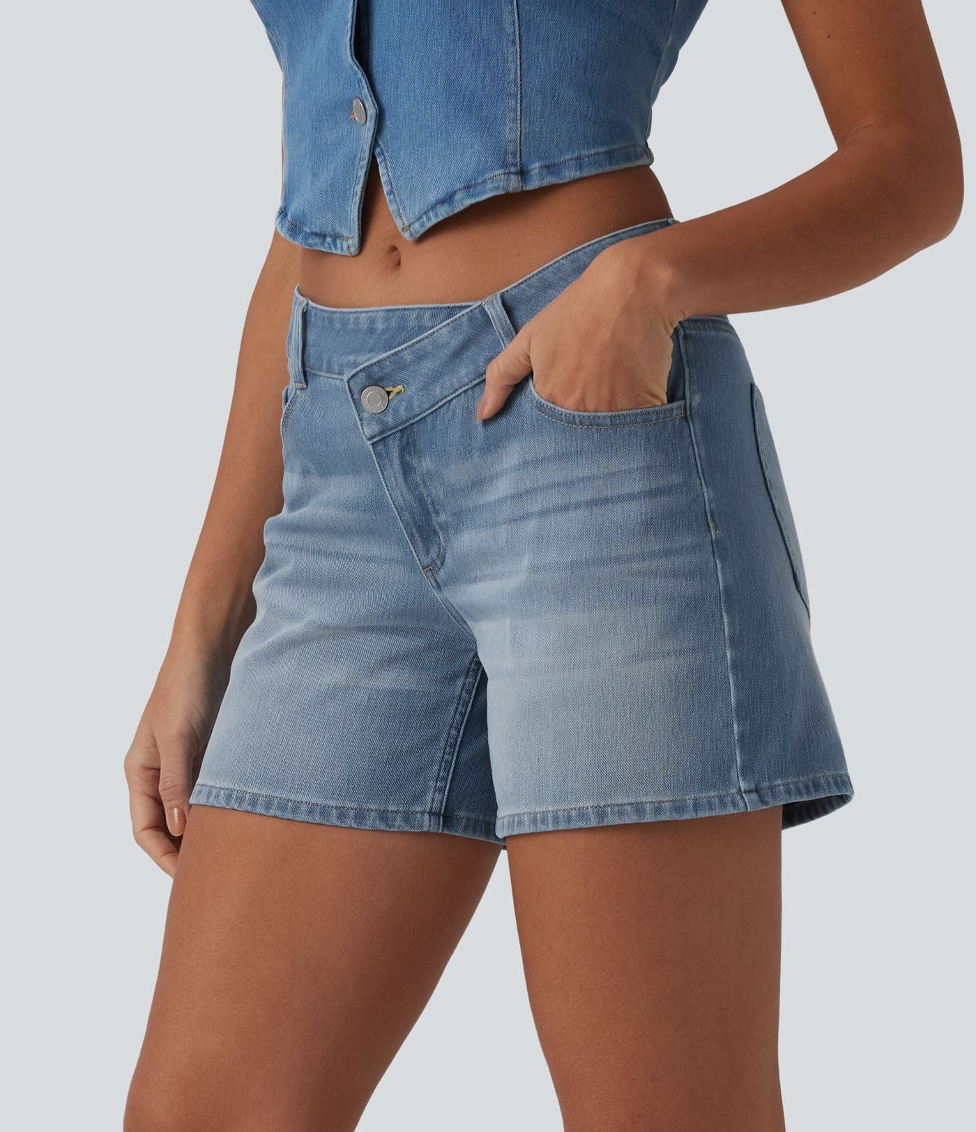 Short asymétrique en jean délavé Halara Flex™ taille basse à poches multiples