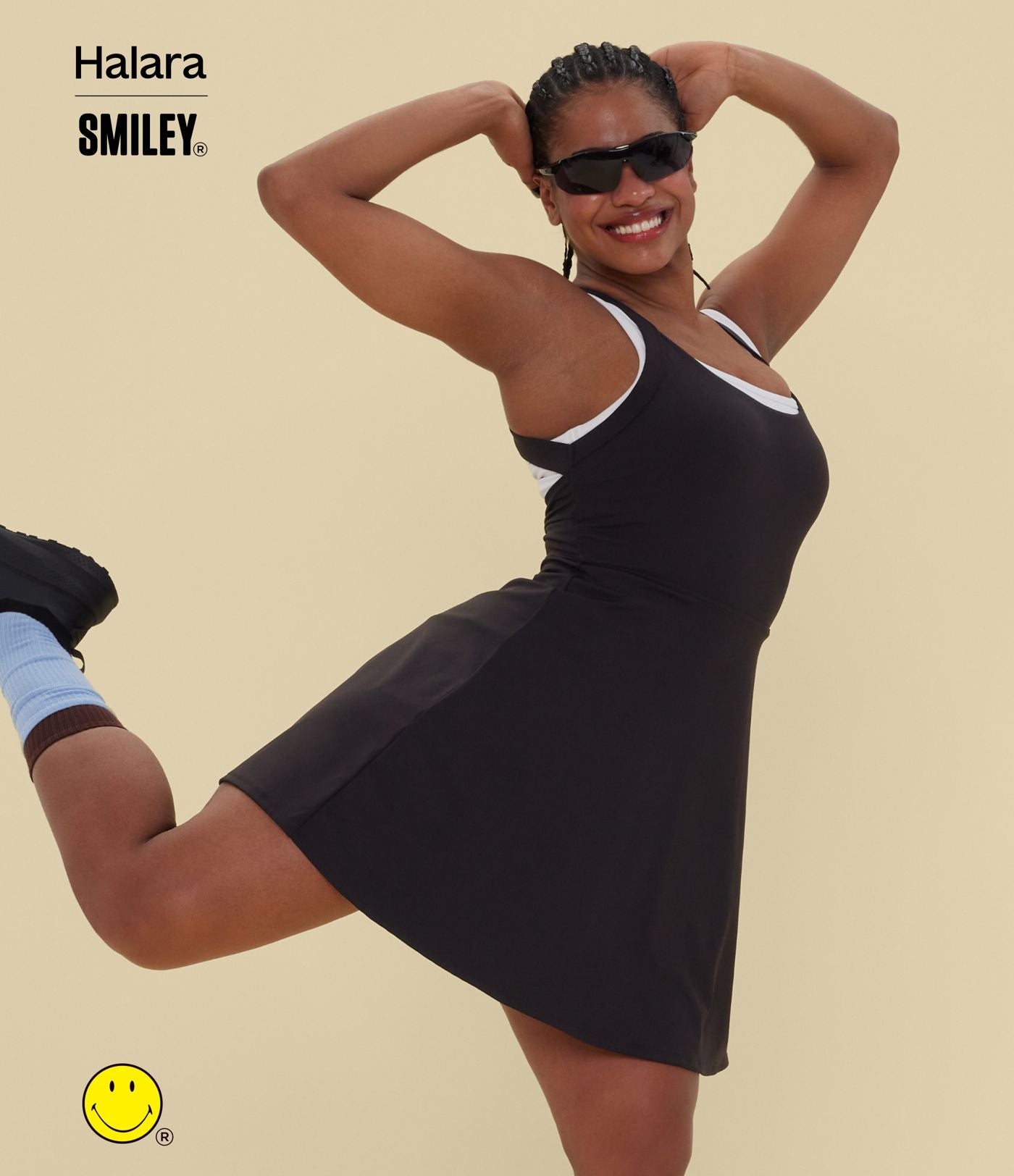 Robe sport évasée dos ouvert torsadé Halara X Smiley® SoftlyZero™ Airy avec poches – Longueur allongée – Édition Easy Peasy – Bonnets A à D
