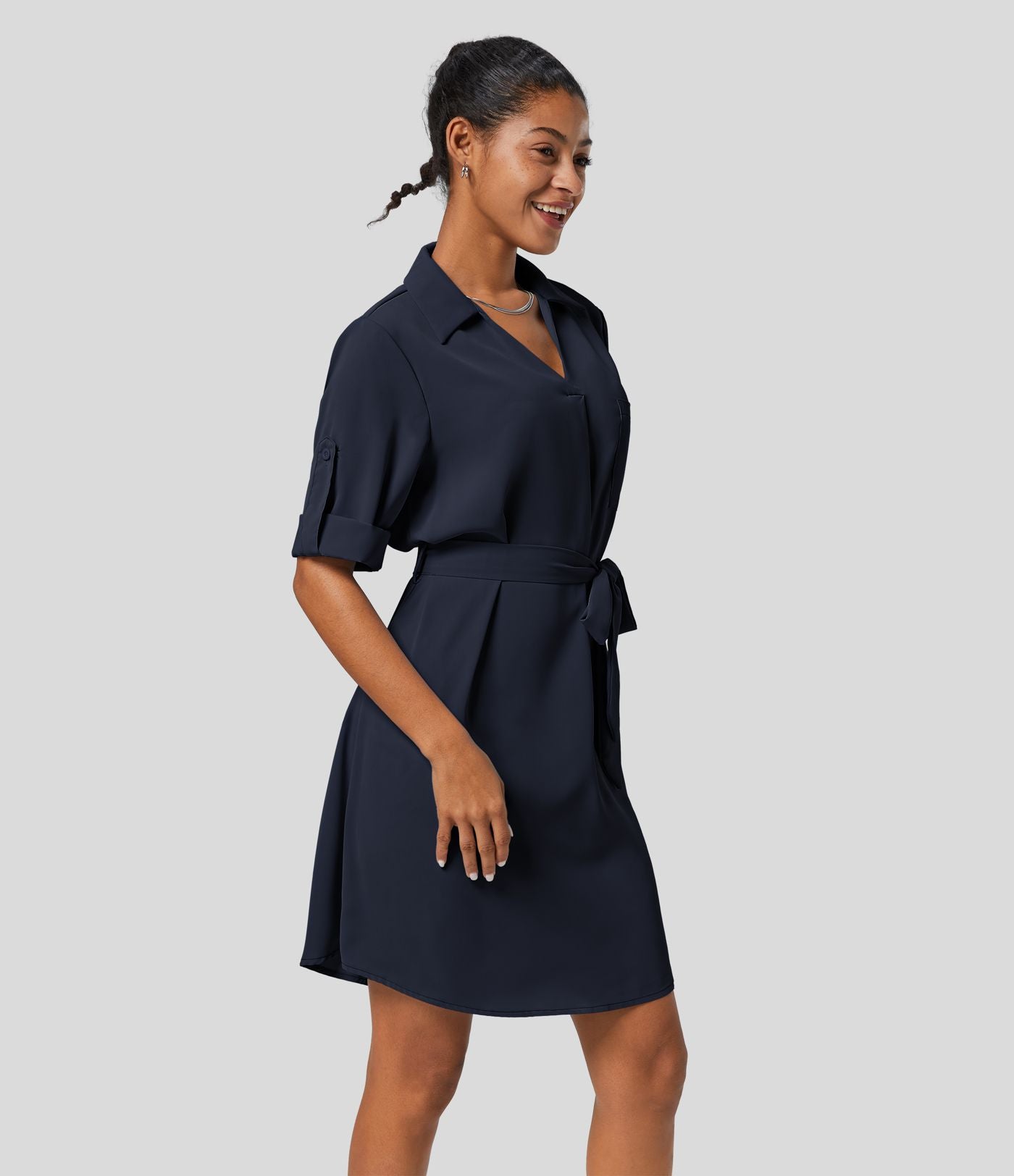 Robe-chemise décontractée à col, manches retroussables et ceinture