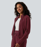 Veste casual côtelée à col montant, manches longues et fermeture zippée avec poches